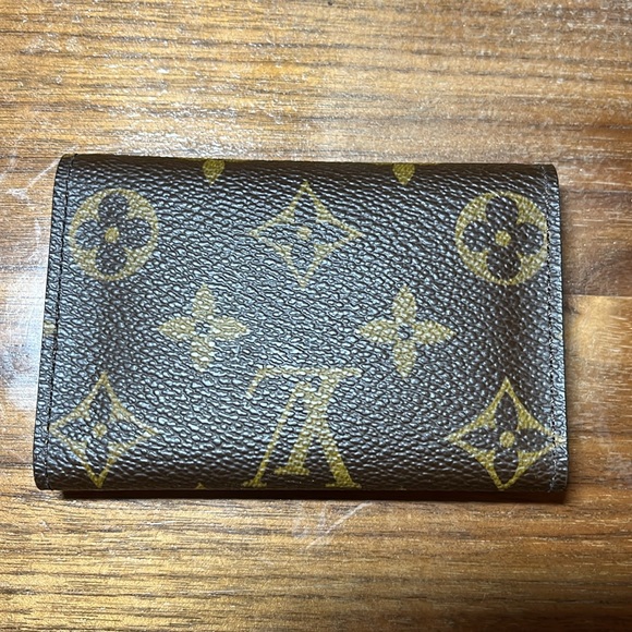 Louis Vuitton 6 Key Holder Monogram
*Authentic* - Picture 2 of 12